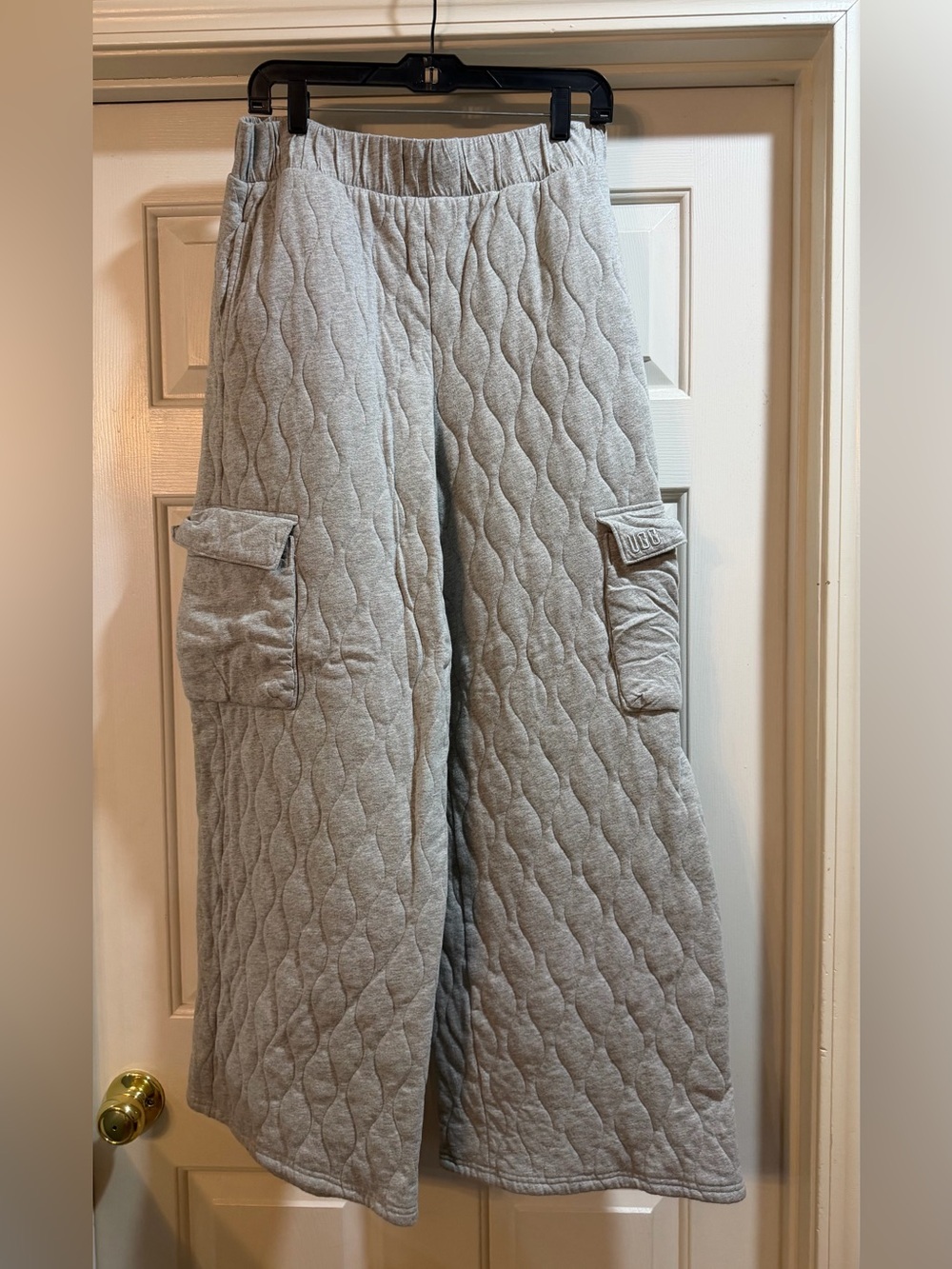 UGG Dejah Quilted Cargo Pants Light Gray EUC #fall #comfy #cozy